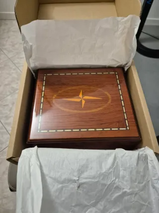 Set da poker in legno con carte e fiches