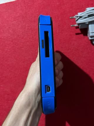 Nintendo 2DS Nera/Blu con caricabatterie