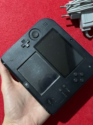 Nintendo 2DS Nera/Blu con caricabatterie