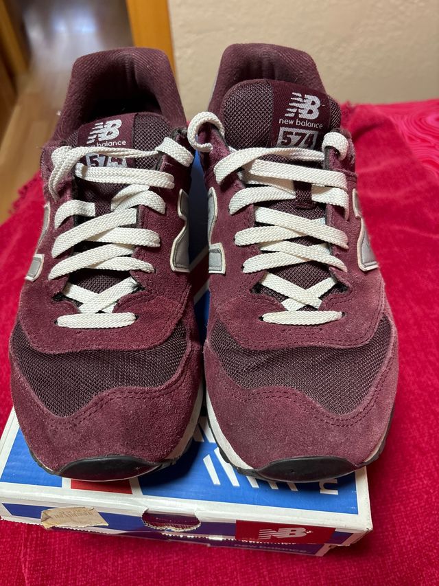 New Balance 574 Talla 42 Morado