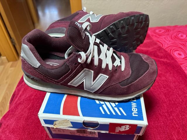 New Balance 574 Talla 42 Morado