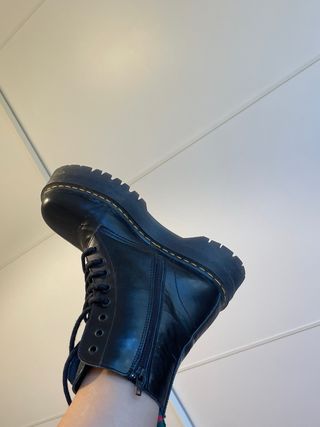 Botas estilo Dr. Martens negras con plataforma