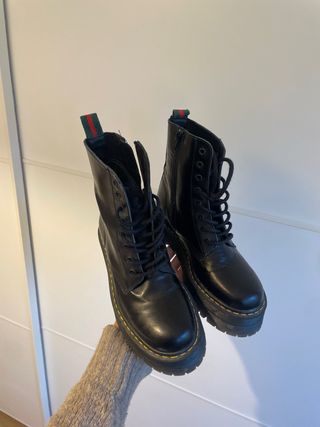 Botas estilo Dr. Martens negras con plataforma