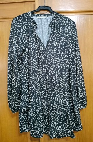 Blusa Pull&Bear floral negra y blanca Talla XS