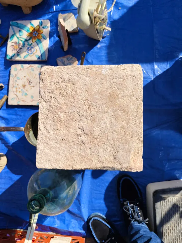 Baldosa antigua decorada