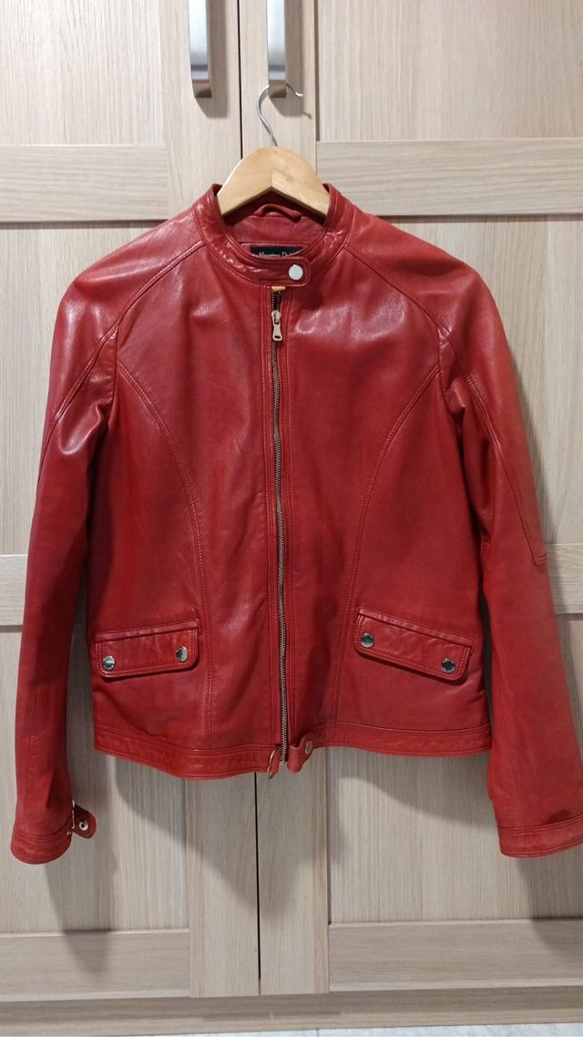 Chaqueta Piel Roja Mujer. marca MASSIMO DUTTI
