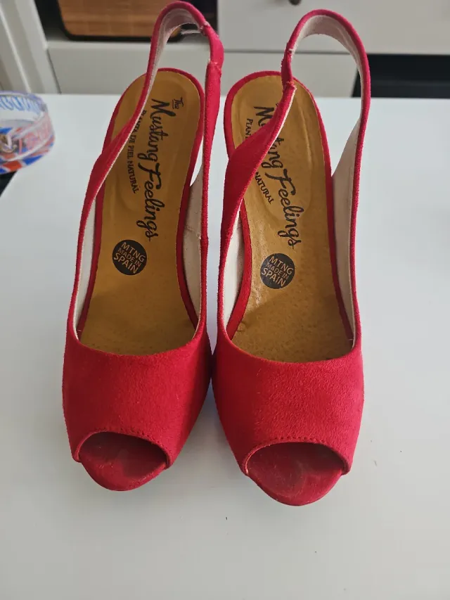 Zapatos Mustang Feelings rojos peep toe