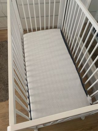 Cuna de madera + colchón