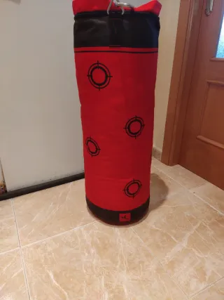 Saco de boxeo Decathlon rojo