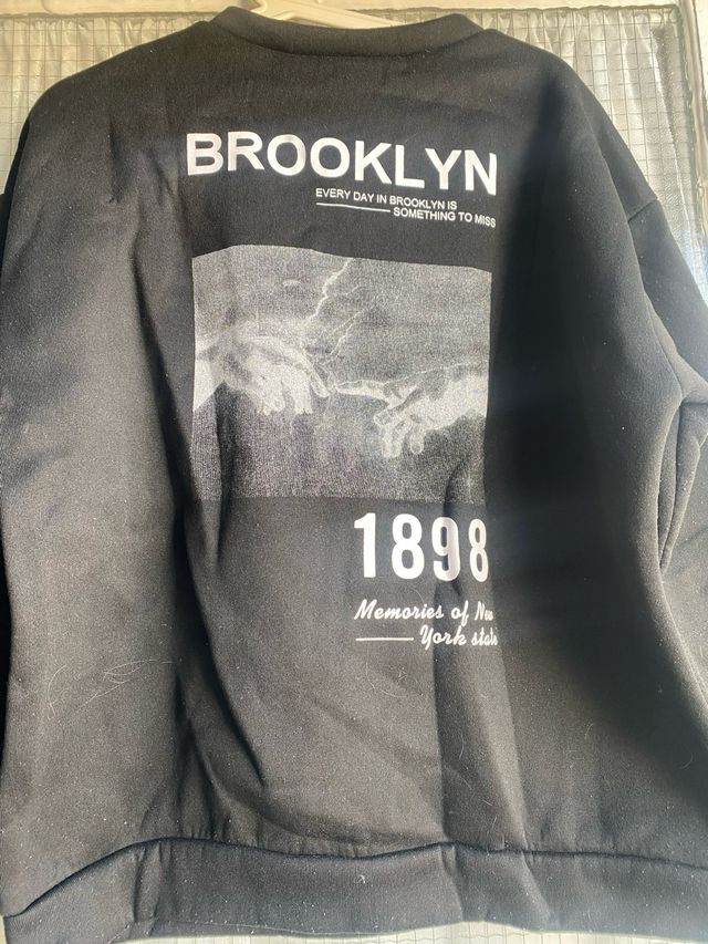 Sudadera negra básica