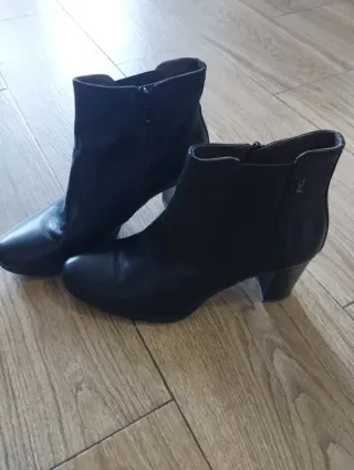 Botines de tacón negros