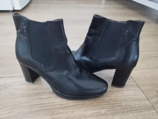 Botines de tacón negros