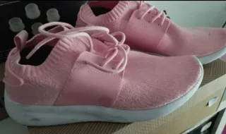 Botines rosas y blancos nuevos