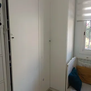 Armario esquinero blanco