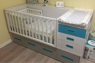 Cuna convertible con cambiador y cajones