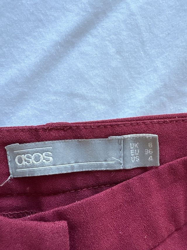 Pantalón traje ASOS granate talla S/M