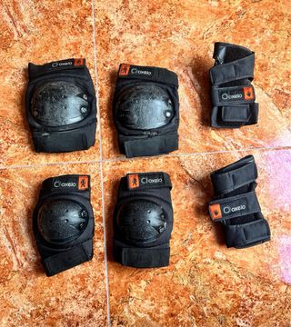 Patines en línea, protecciones y casco