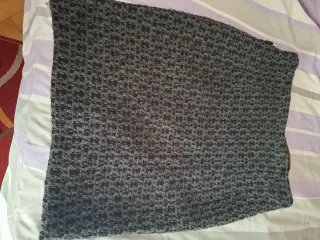 Falda gris y verde. Tejido grueso