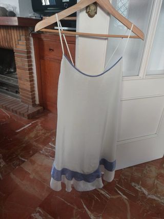 Camisón y bata de seda azul y blanco