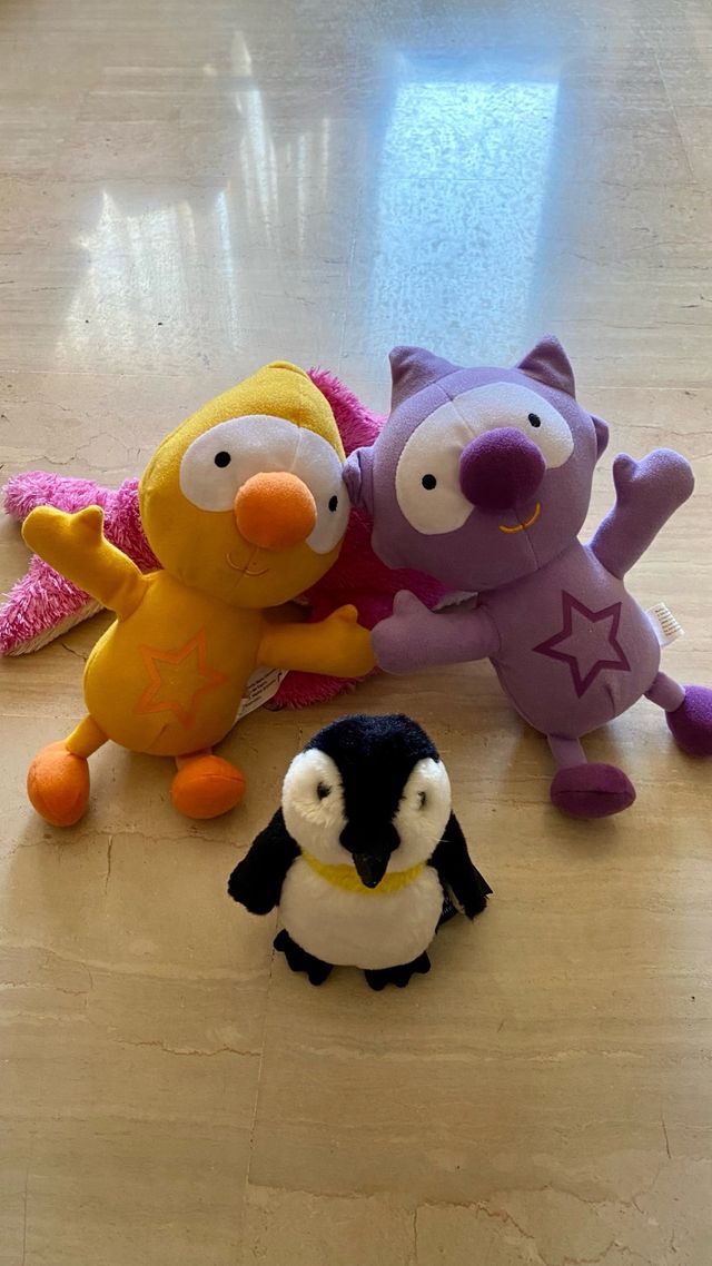 Lote 9 peluches: oso, pingüino, tiburón, etc.