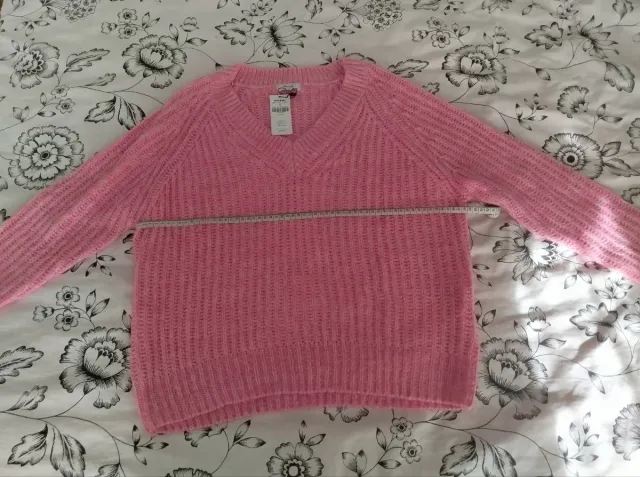 Jersey cuello pico de punto,  marca Fórmula Joven.