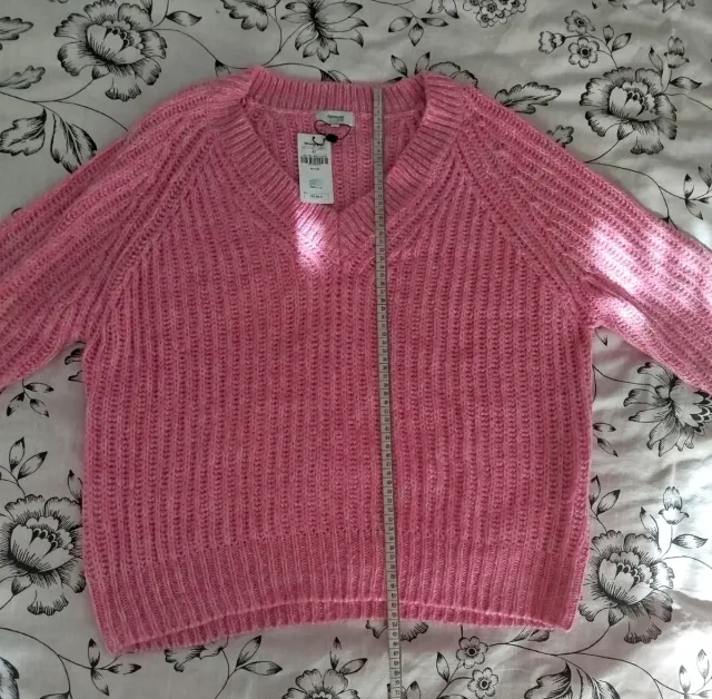 Jersey cuello pico de punto,  marca Fórmula Joven.