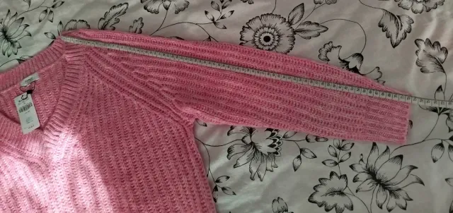 Jersey cuello pico de punto,  marca Fórmula Joven.