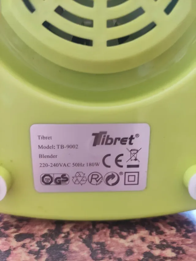 Mini batidora verde y blanca