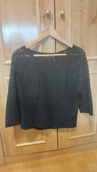 Blusa de encaje negra