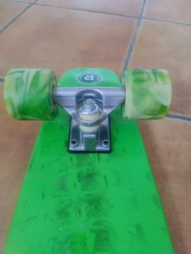 Patinete skate verde para niños