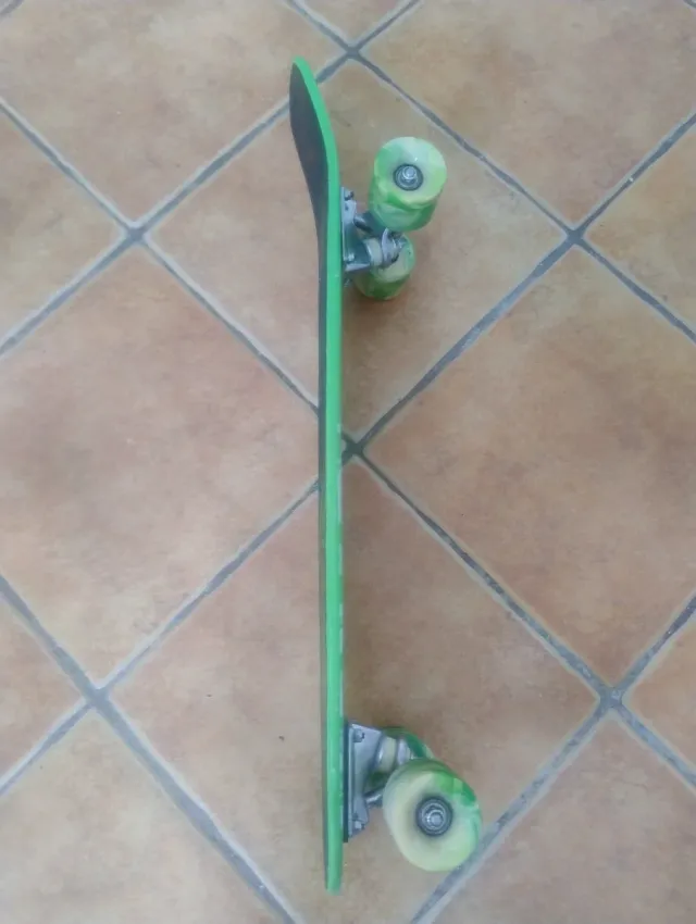 Patinete skate verde para niños