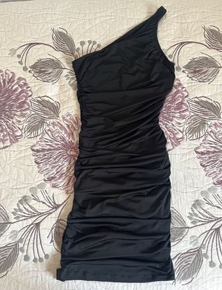 Vestido asimétrico fruncido