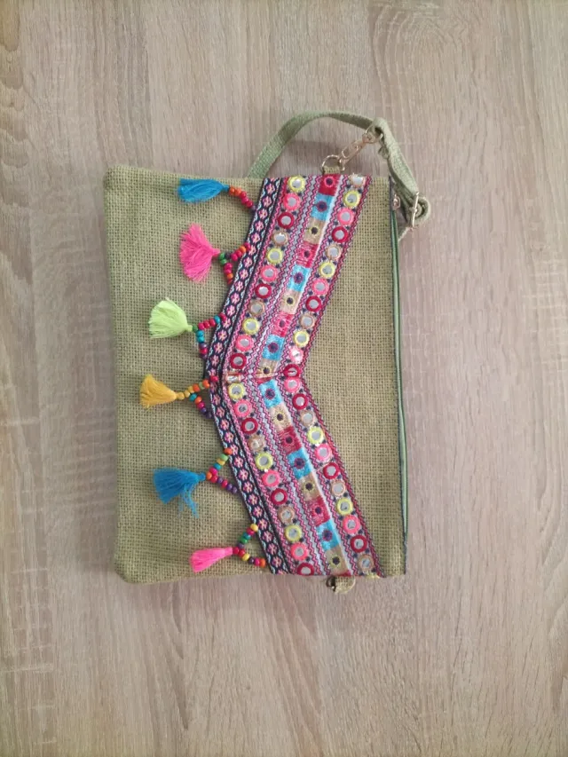 Bolso de mano tejido marrón y turquesa