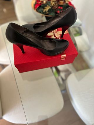 Botines rojos de tacón