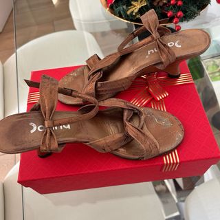 Botines rojos de tacón