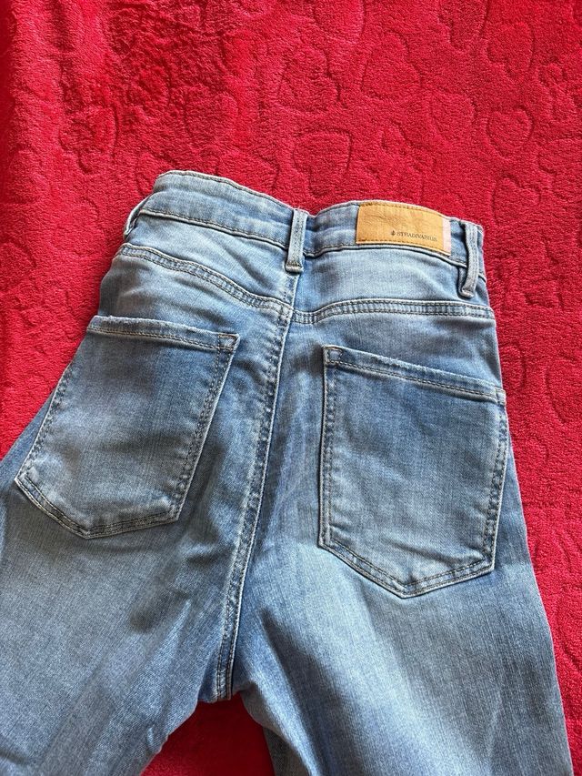 Vaqueros pitillo desgastados talla 34