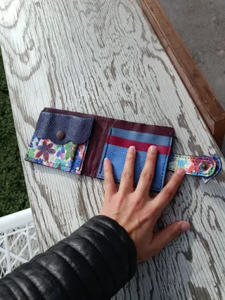 Cartera de cuero artesanal con corazón