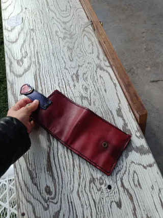 Cartera de cuero artesanal con corazón