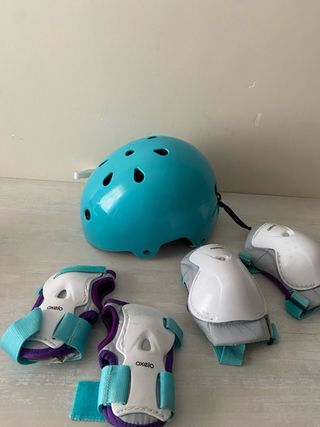 Patines en línea y casco protector