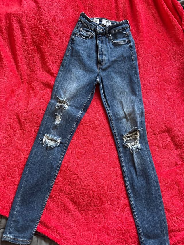 Vaqueros pitillo desgastados azul oscuro