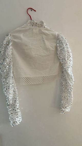 Traje de baile plateado y blanco