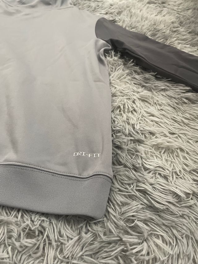 Sudadera Nike Gris con Logo y Rayas