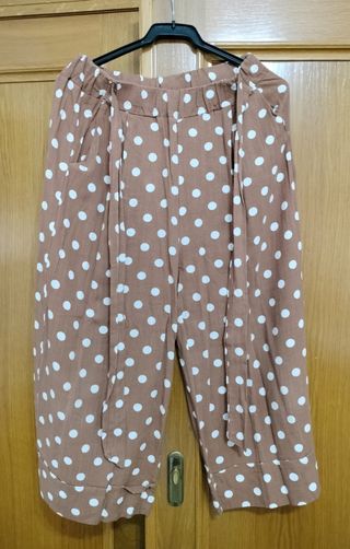 Pantalón lunares marrón y blanco