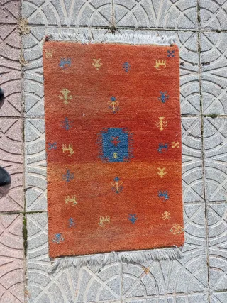 Tappeto arancione e blu per ingresso