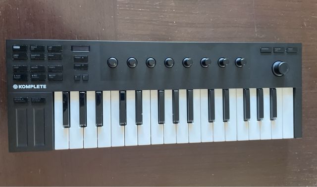 Komplete Kontrol M32 + funda transporte
