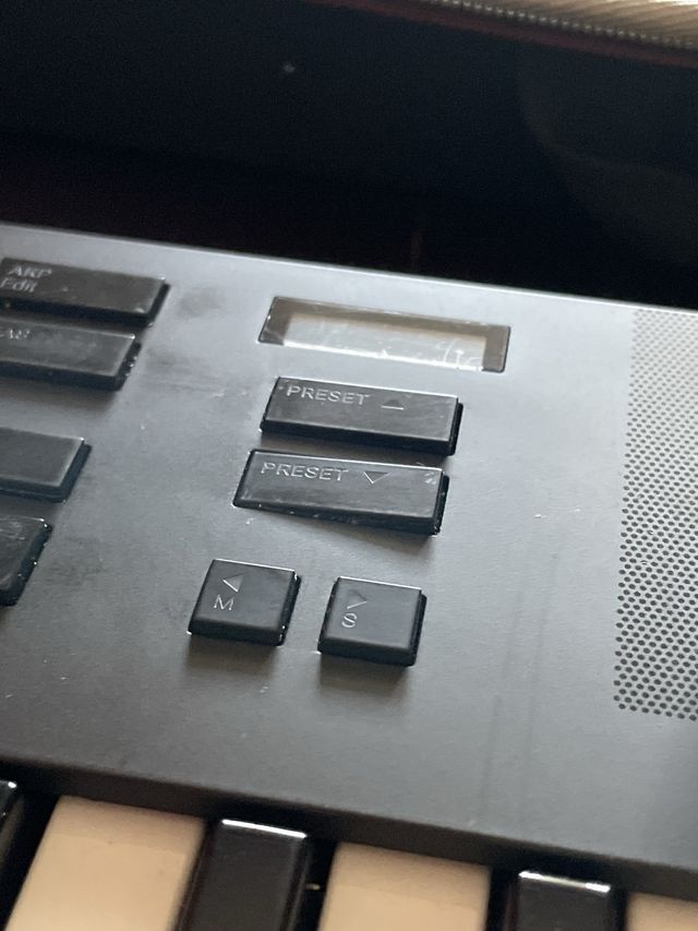 Komplete Kontrol M32 + funda transporte