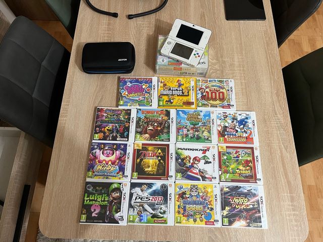 Nintendo 3DS Blanca + 15 Juegos
