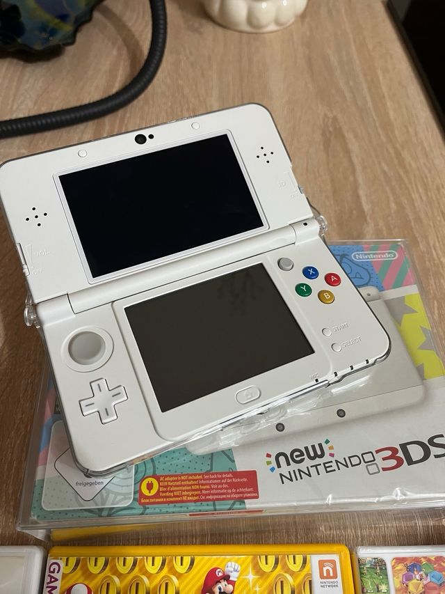 Nintendo 3DS Blanca + 15 Juegos