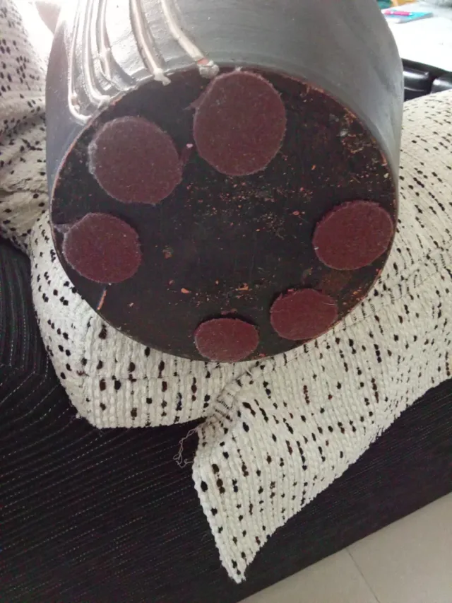 Jarrón alto de cerámica marrón con diseño REBAJADO