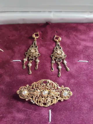 Conjunto Baturra Pendientes y Broche Oro